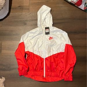 Nike women’s windbreaker